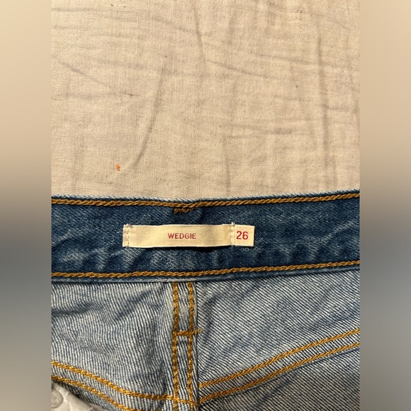 Levi’s Wedgie - Picture 3 of 4